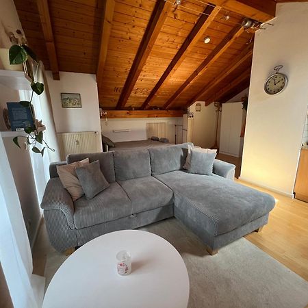 Gemuetliche Dachgeschosswohnung Mit Balkon آينرنغ المظهر الخارجي الصورة
