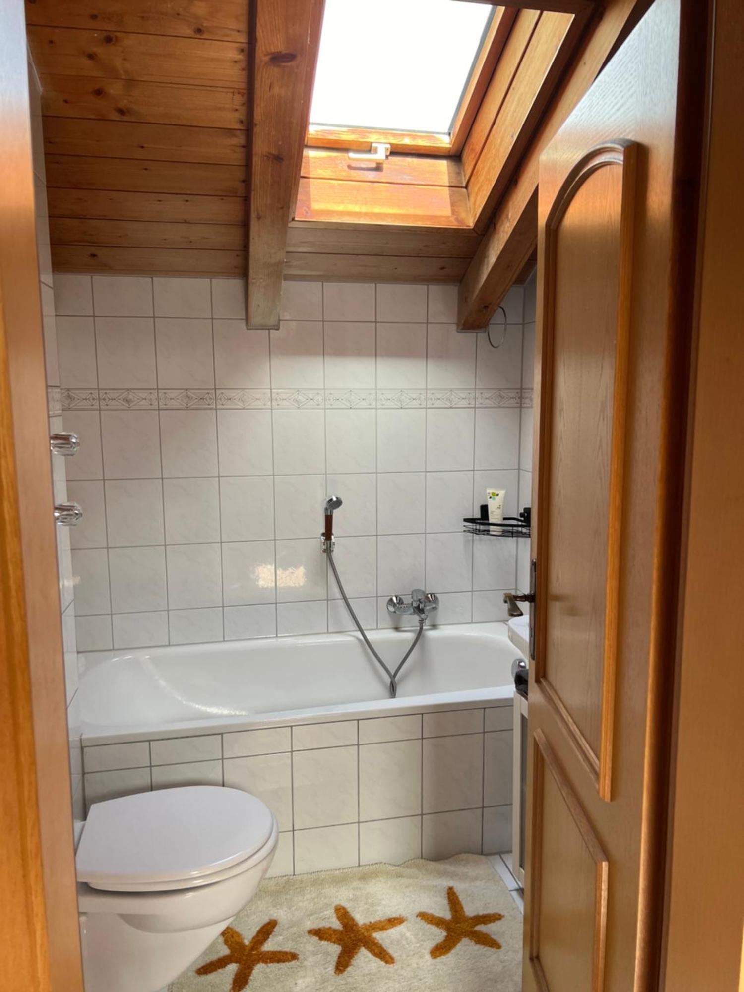 Gemuetliche Dachgeschosswohnung Mit Balkon آينرنغ المظهر الخارجي الصورة
