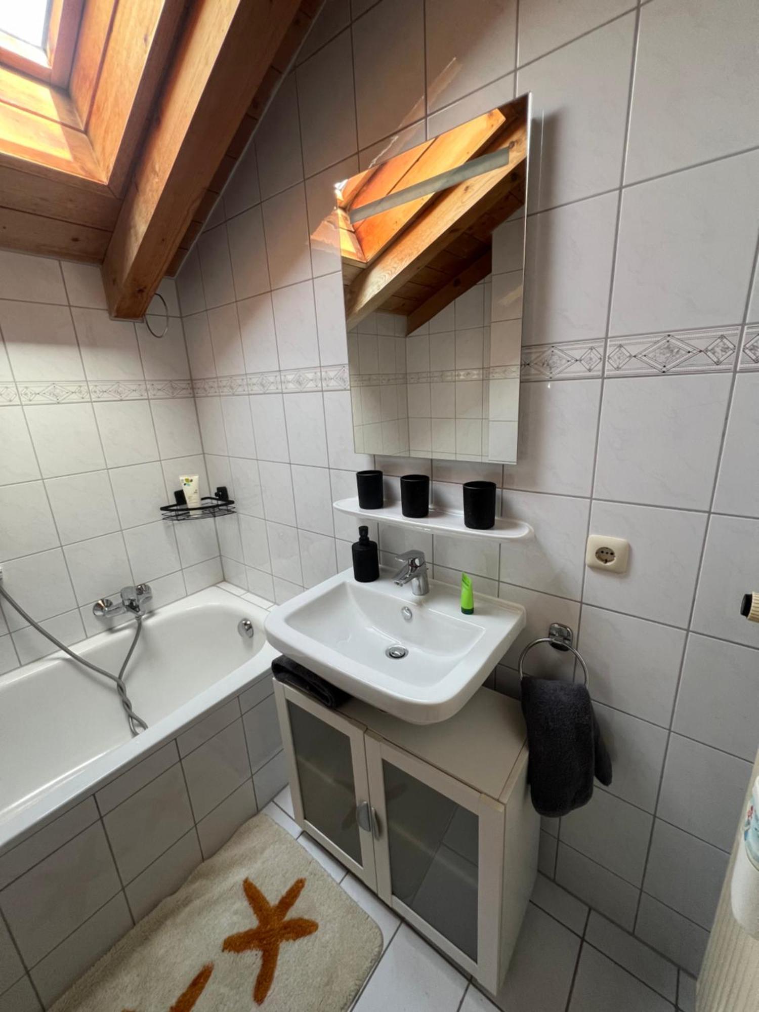 Gemuetliche Dachgeschosswohnung Mit Balkon آينرنغ المظهر الخارجي الصورة
