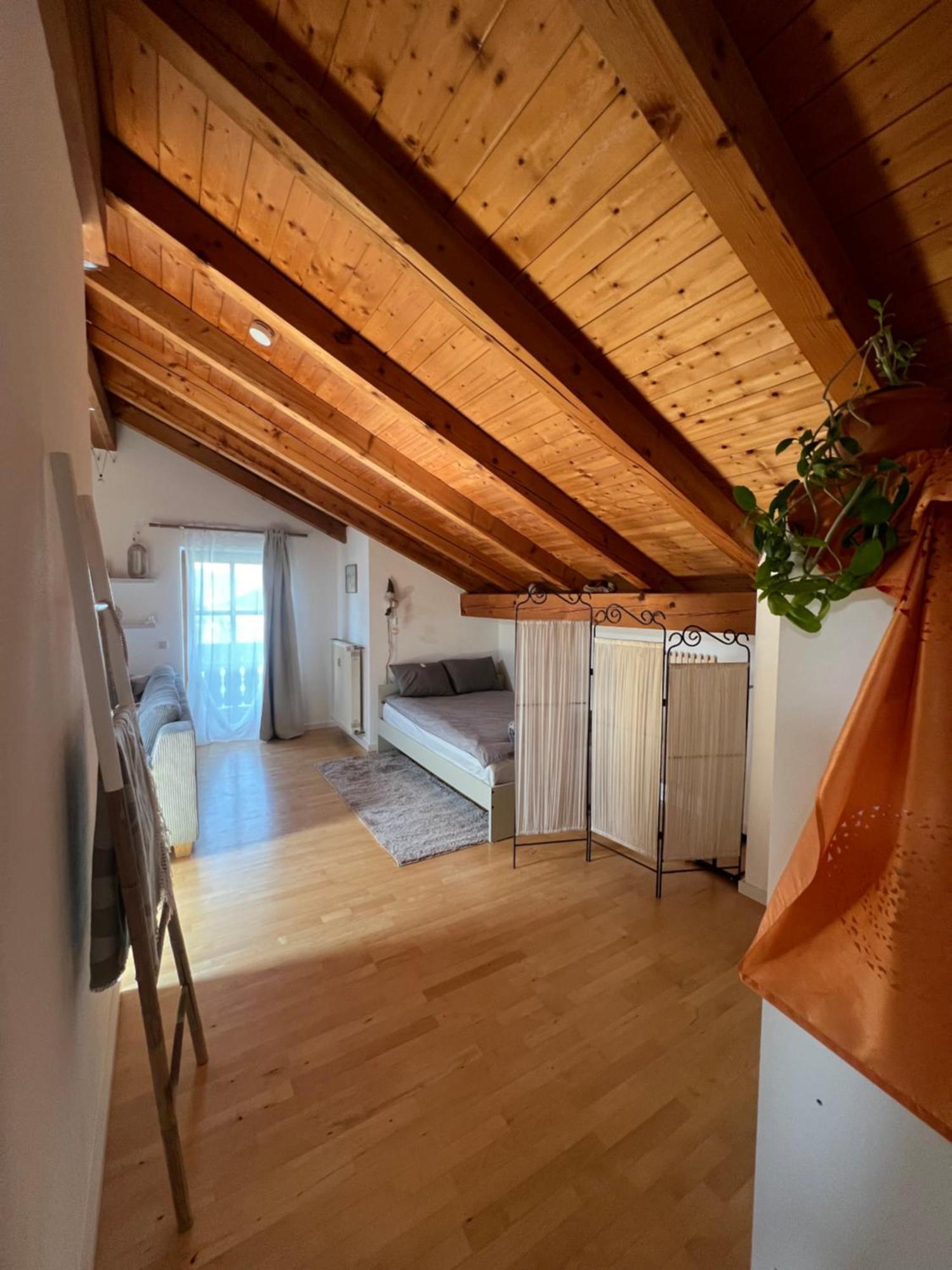 Gemuetliche Dachgeschosswohnung Mit Balkon آينرنغ المظهر الخارجي الصورة
