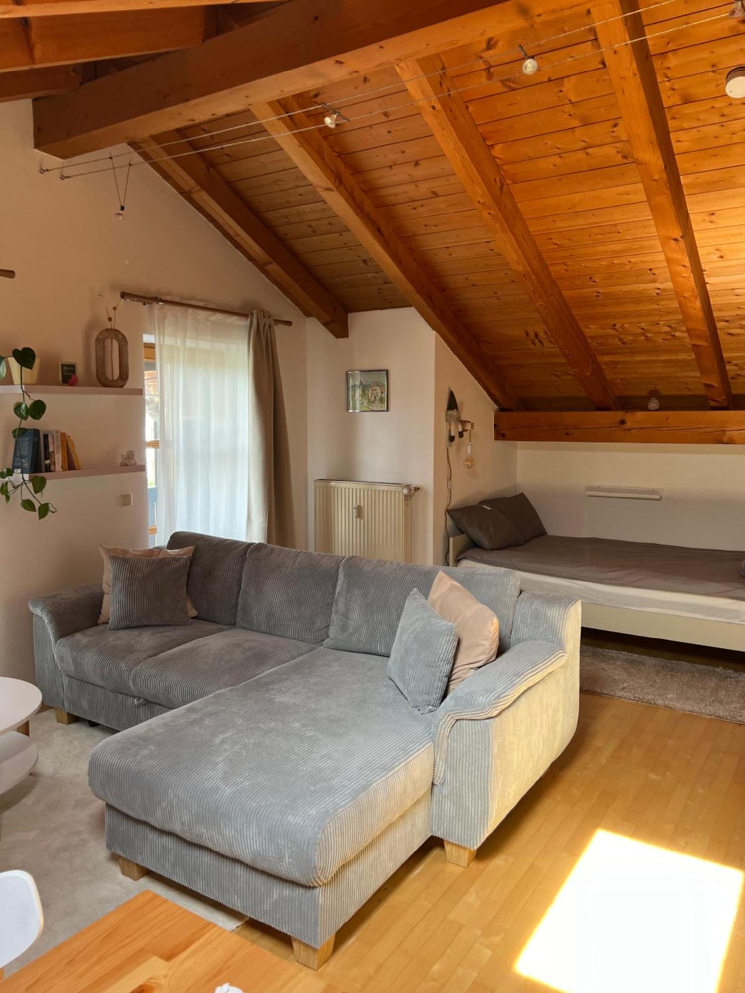 Gemuetliche Dachgeschosswohnung Mit Balkon آينرنغ المظهر الخارجي الصورة